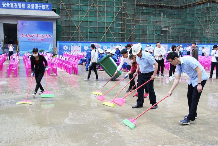 住建系統(tǒng)工會(huì)活動(dòng)當(dāng)天項(xiàng)目黨員帶頭行動(dòng)保障會(huì)議順利開(kāi)展1.jpg