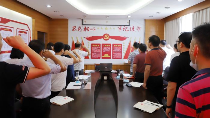 重溫入黨誓詞。譚龍攝.jpg